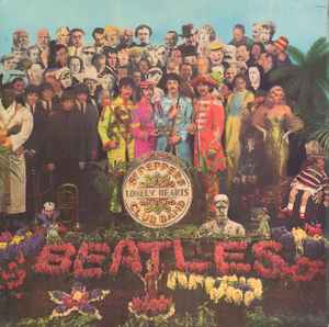 BEATLES, THE - SGT. PEPPERS LONELY HEARTS CLUB BAND UK 1971 pressing, glossy gatefold sleeve w. insert. (LP)