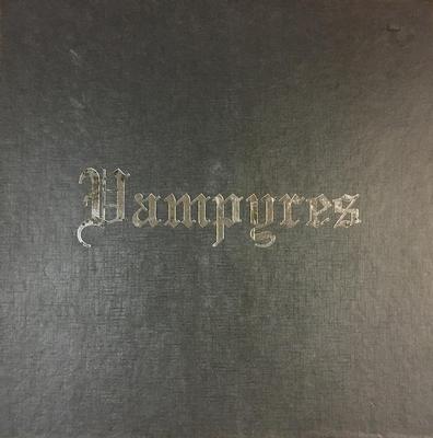 VAMPYRES Gothic anth. - 6 CD + T-shirt    unplayed but box a little damaged (BOX)