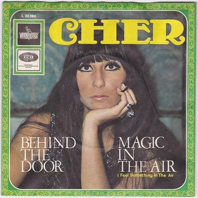 CHER - MEHIND THE DOOR / Magic In The Air German pressing (7")
